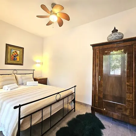Pool House Arbanija Casa de Férias Trogir