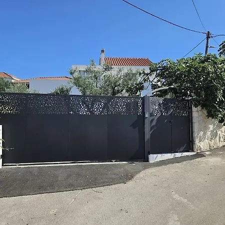 Casa de Férias Pool House Arbanija *