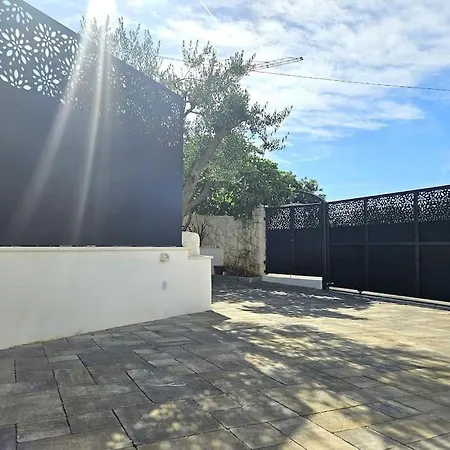 Pool House Arbanija 別荘 トロギール