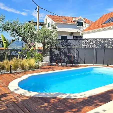 別荘 Pool House Arbanija
