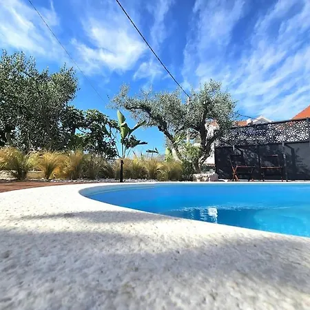 Casa de Férias Pool House Arbanija