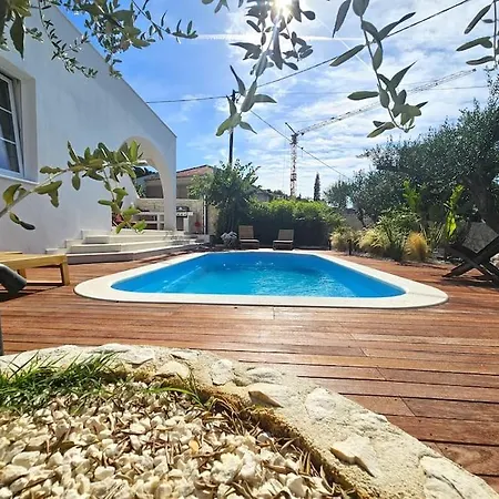 Pool House Arbanija トロギール