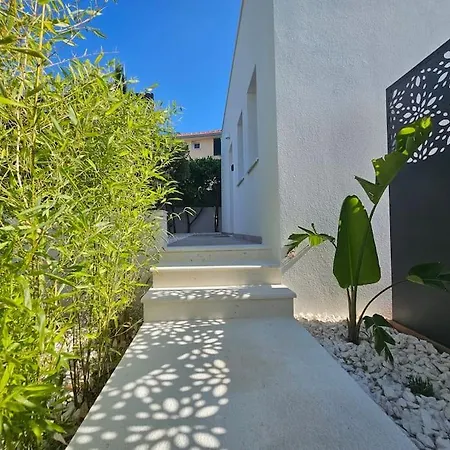 Casa de Férias Pool House Arbanija
