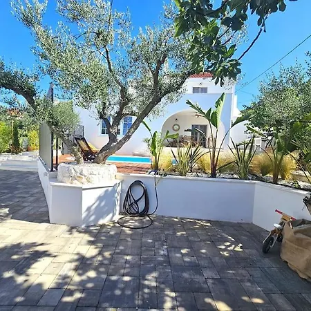 Pool House Arbanija Casa de Férias Trogir