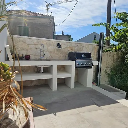 Pool House Arbanija